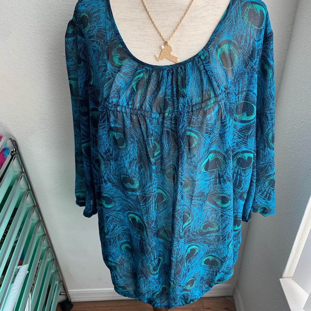 Peacock 🦚 top